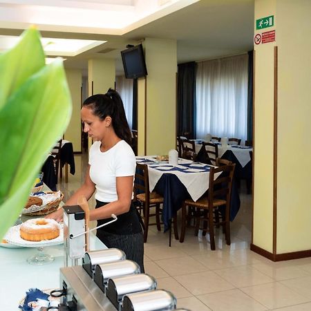 Hotel Gabbiano ポルト・サン・ジョルジョ エクステリア 写真