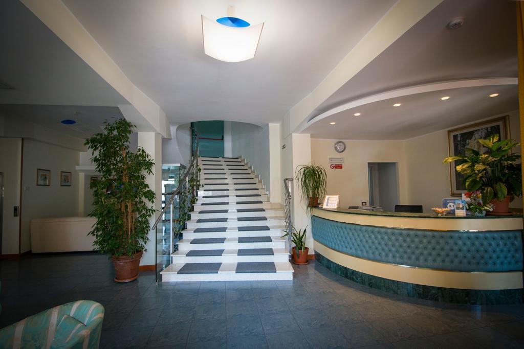 Hotel Gabbiano ポルト・サン・ジョルジョ エクステリア 写真
