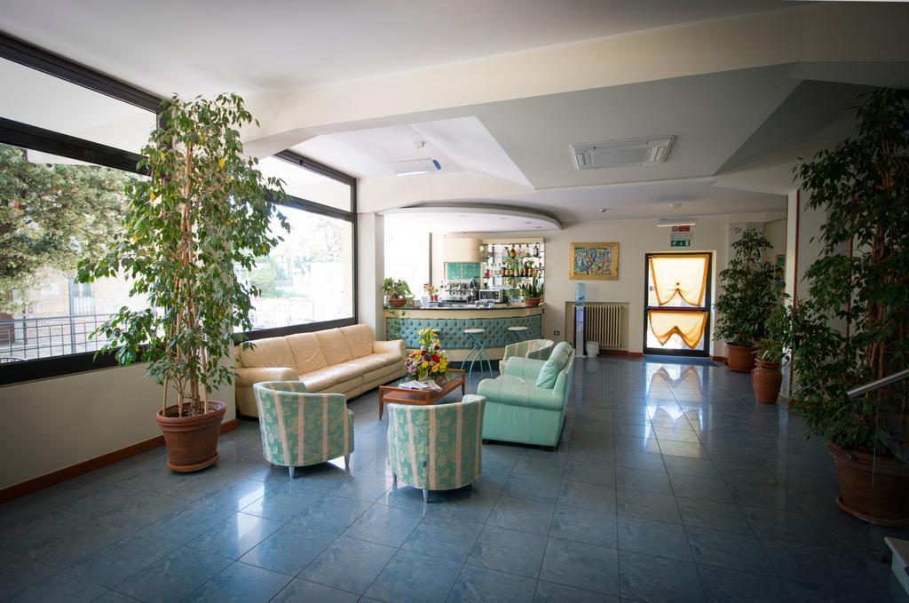 Hotel Gabbiano ポルト・サン・ジョルジョ エクステリア 写真