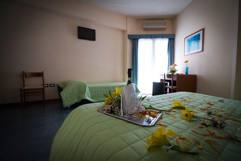 Hotel Gabbiano ポルト・サン・ジョルジョ エクステリア 写真