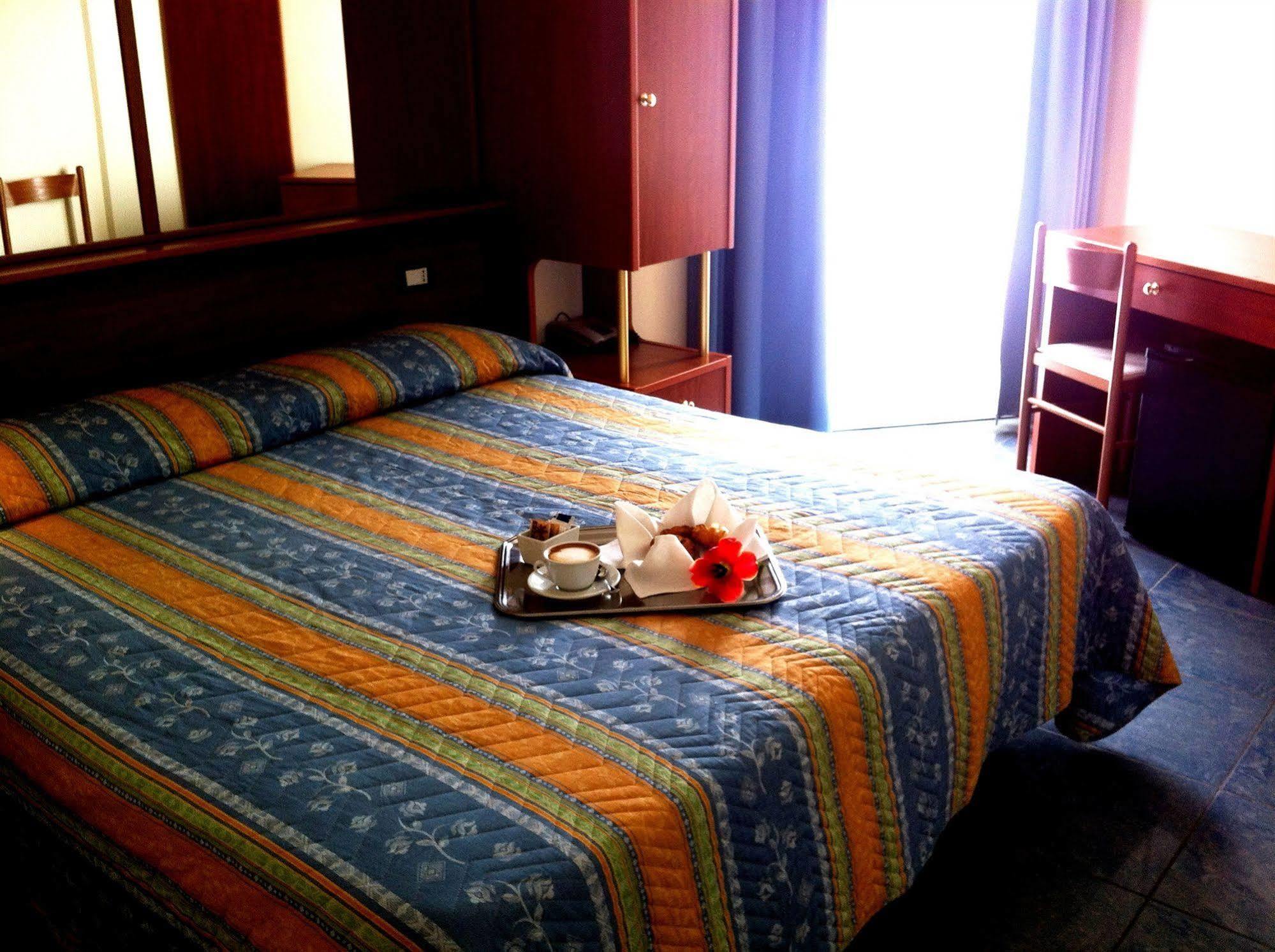 Hotel Gabbiano ポルト・サン・ジョルジョ エクステリア 写真