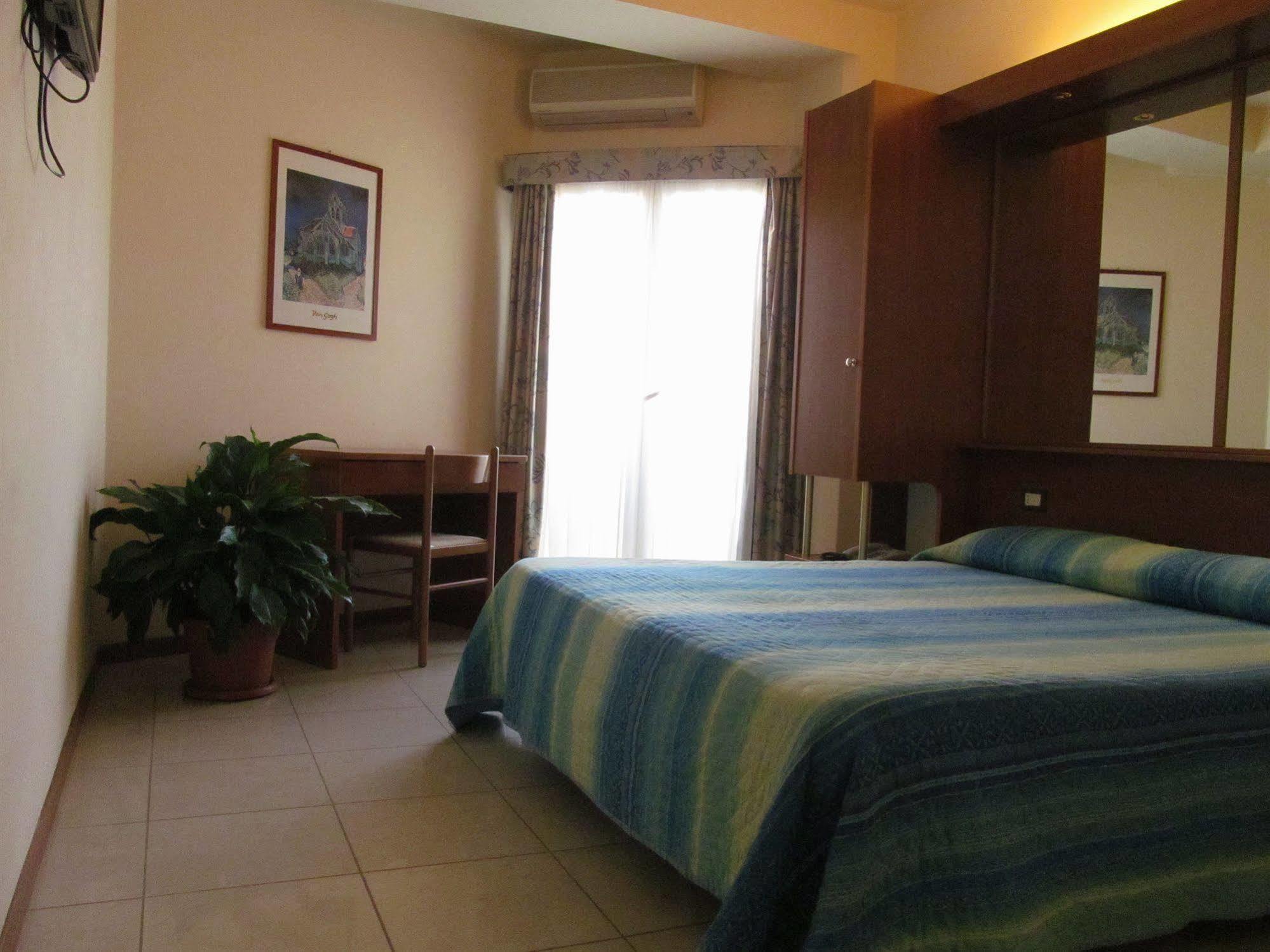 Hotel Gabbiano ポルト・サン・ジョルジョ エクステリア 写真