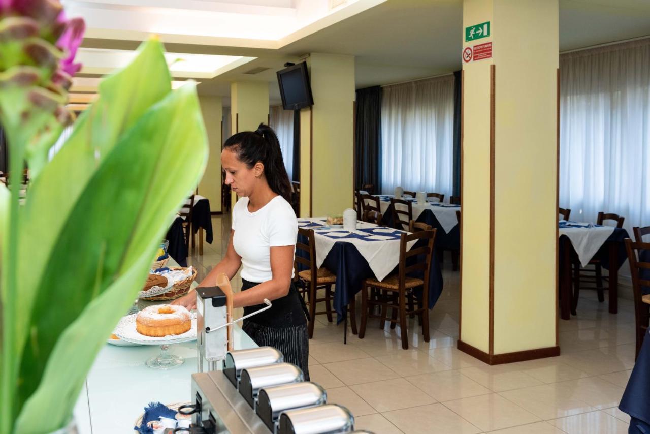 Hotel Gabbiano ポルト・サン・ジョルジョ エクステリア 写真