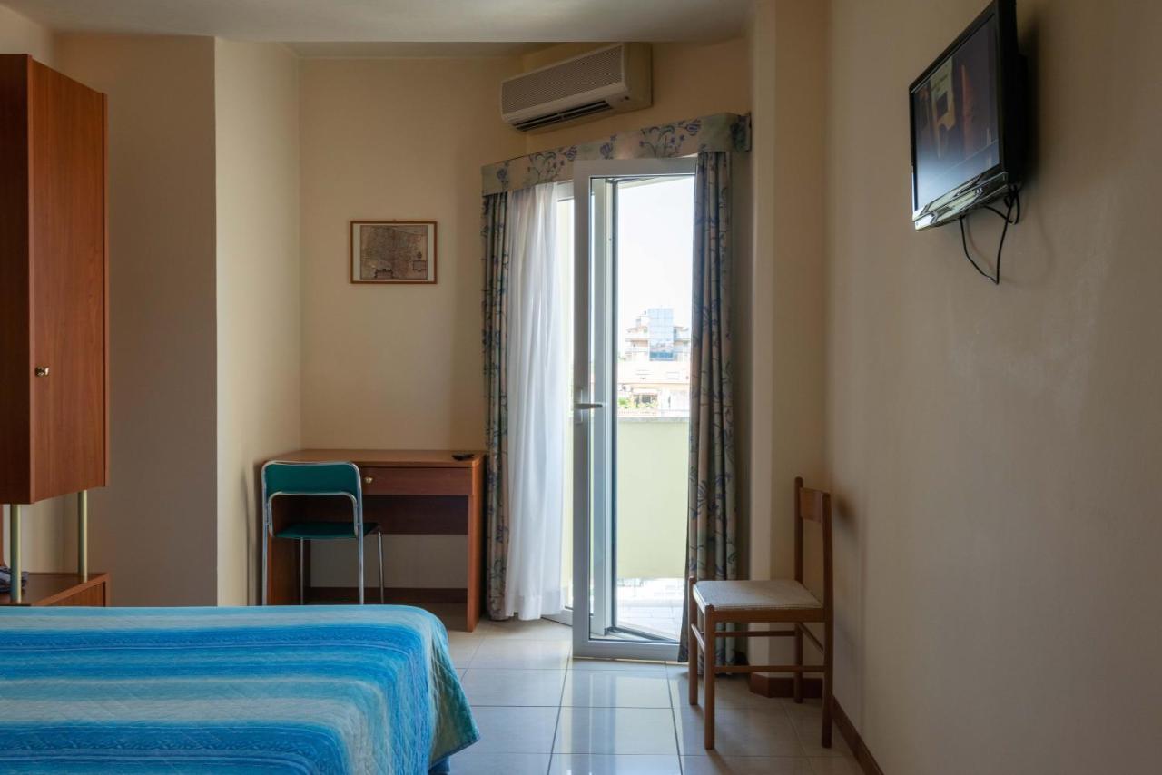 Hotel Gabbiano ポルト・サン・ジョルジョ エクステリア 写真